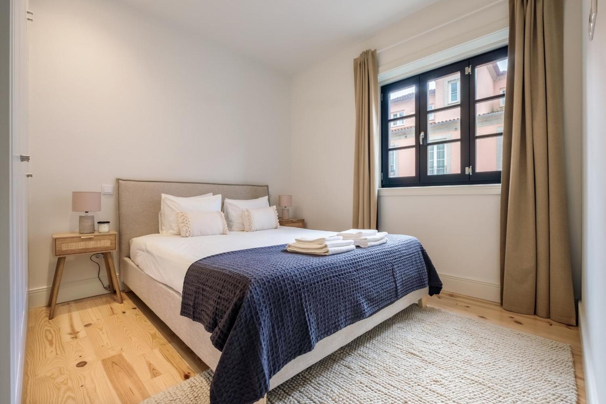 Art Deco 13 Luxury 2br Downtown Metro Ac Apartment *